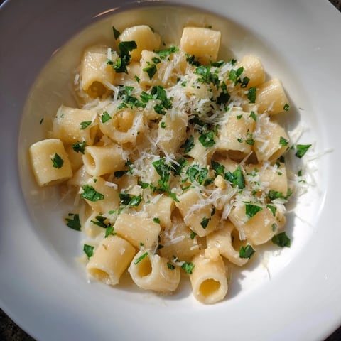 Steaming bowl of one-pot garlic butter ditalini, garnished with fresh parsley and extra Parmesan.